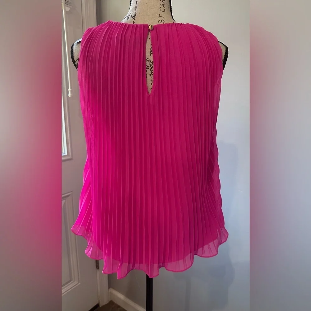 🌷🌷 Women’s Pink Sleeveless Pleated Georgette Blouse - NWT - Size XS🌷🌷
